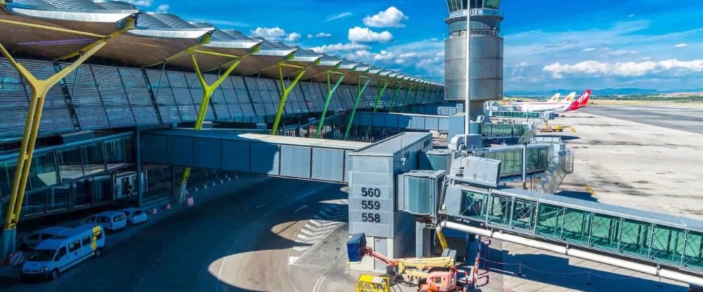 LOT Polish Airlines MAD Terminal – Adolfo Suárez Madrid–Barajas Airport